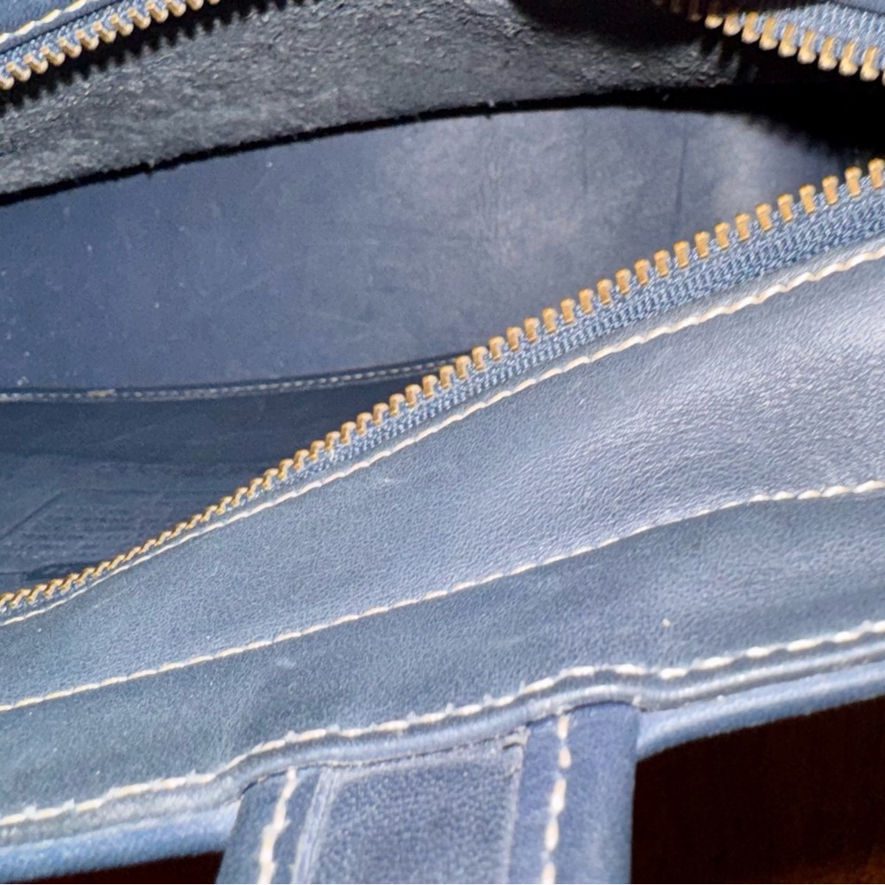 Coach Navy 9303 with Elegant Design and Premium Material - Picture 7 of 10